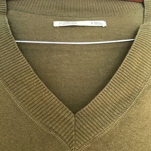 Olive Nordstrom V neck crew sweater